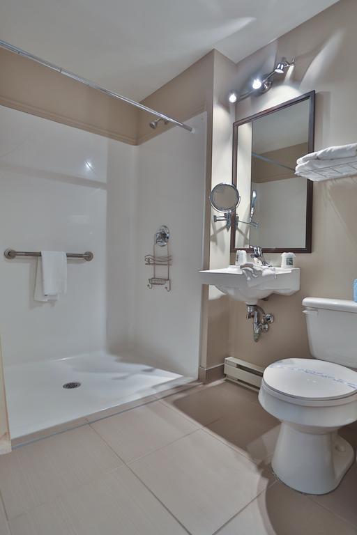 Hotel Le Versailles Saint-Sauveur-des-Monts Zimmer foto
